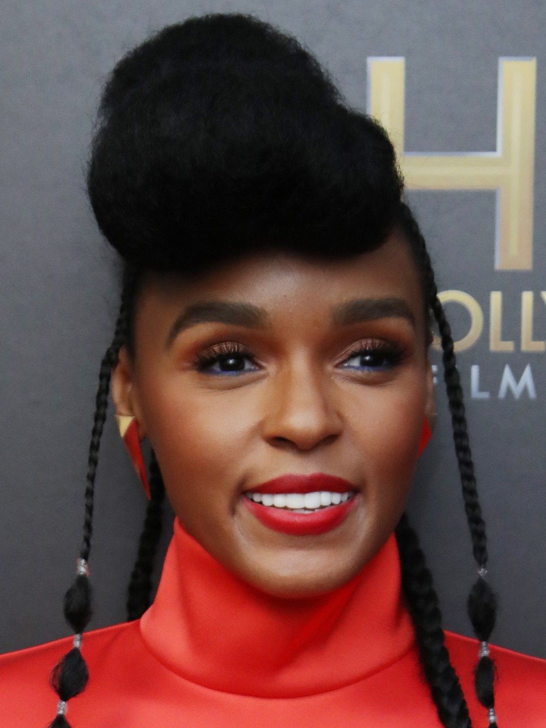 How tall is Janelle Monae?